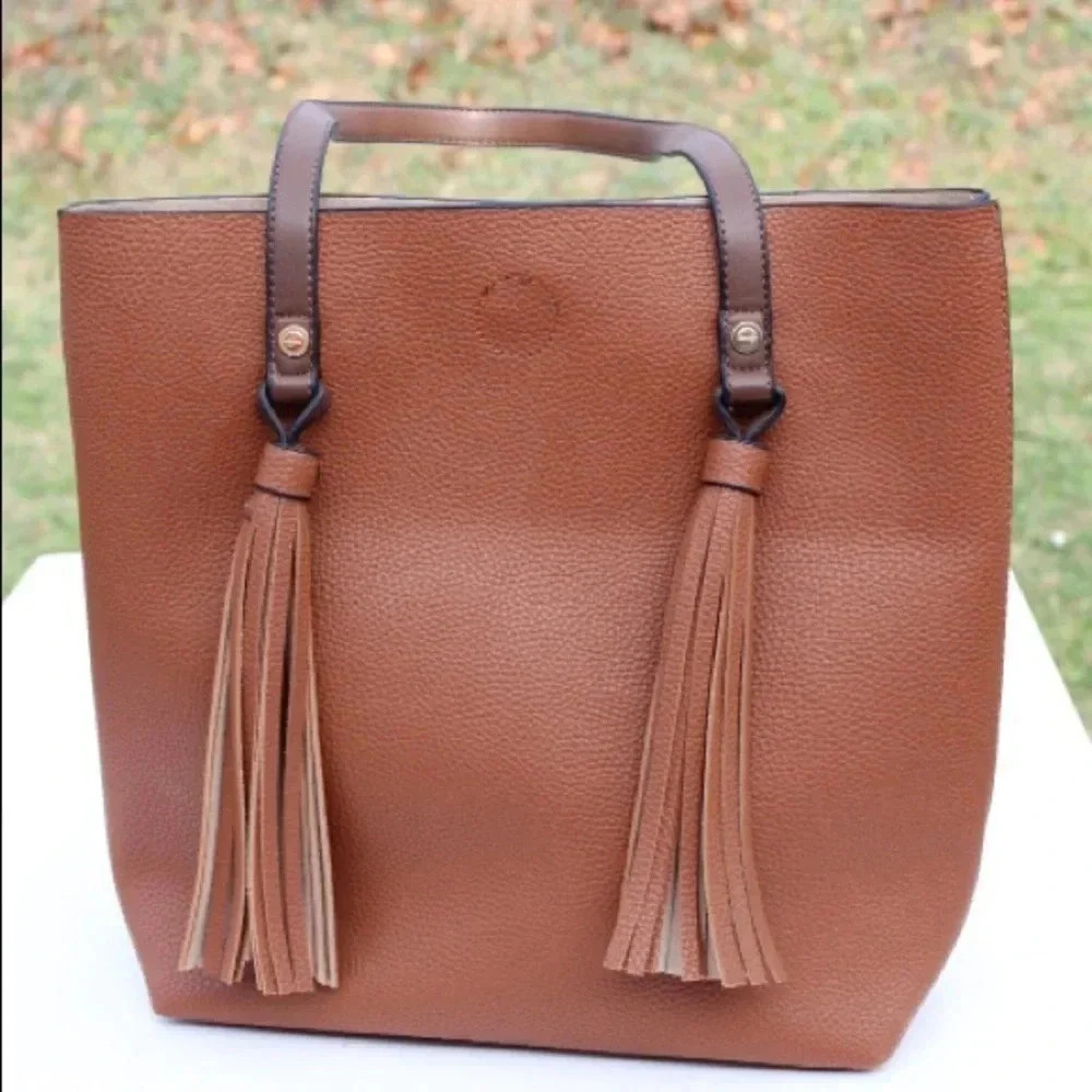 Vegan tassel tote bag
